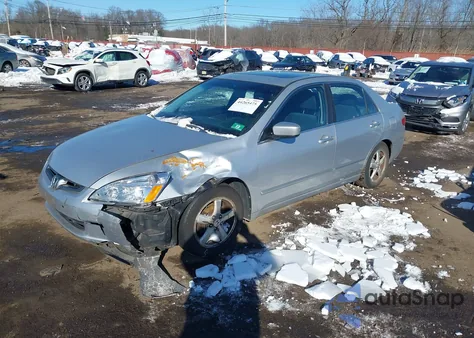 2005 Honda Accord 2.4 Ex from USA, damaged, VIN 1HGCM56775A186402